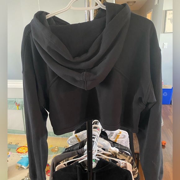BLACK Lululemon Relaxed Fit Crop Hoodie - Picture 5 of 9